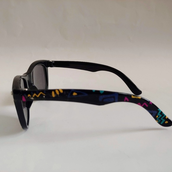 (NWT) Vintage 90's Kids Nylon Frame Sporty Sunglasses (S.Black) - Picture 2 of 4